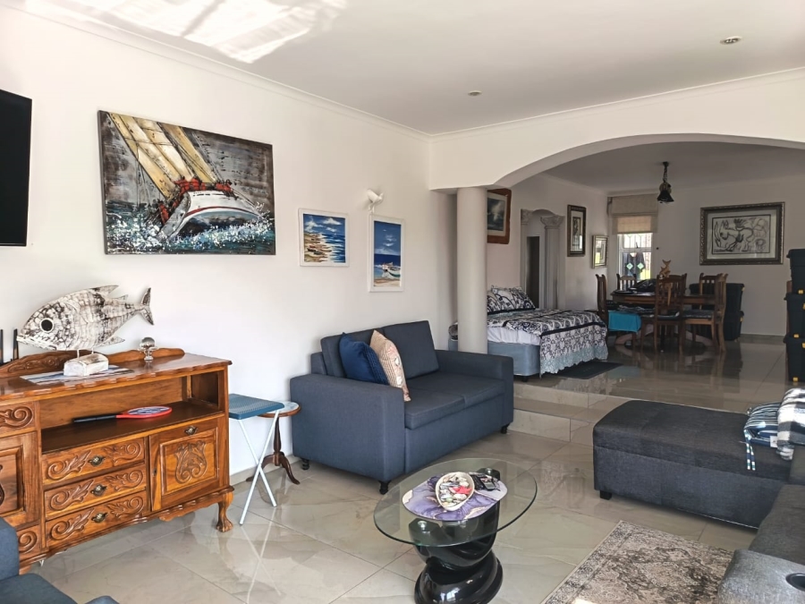 To Let 1 Bedroom Property for Rent in Wavecrest Eastern Cape